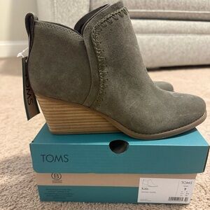 TOMS KAIA Grey Canteen Suede Ankle Booties